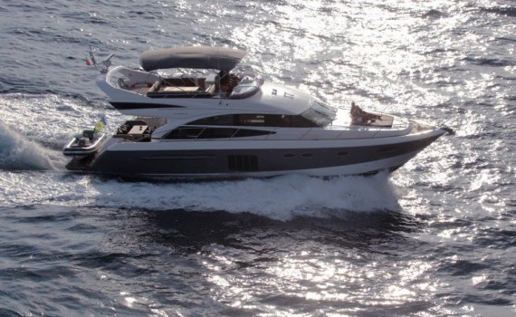 Яхта Princess 60